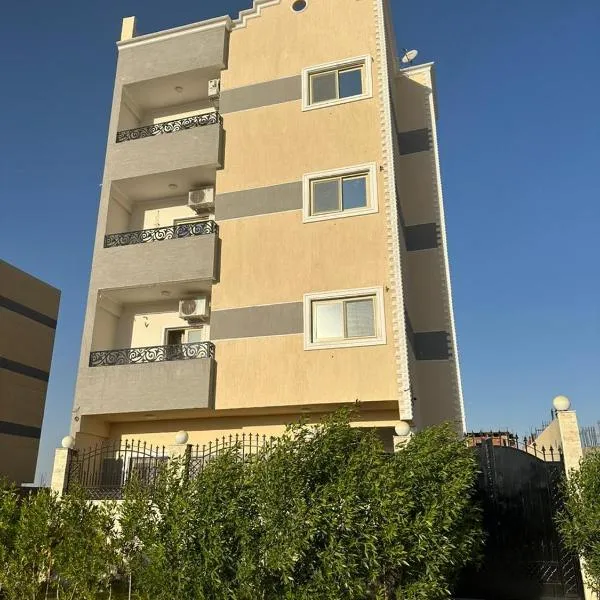 فيلا ايلا ترافيل、Luxorのホテル