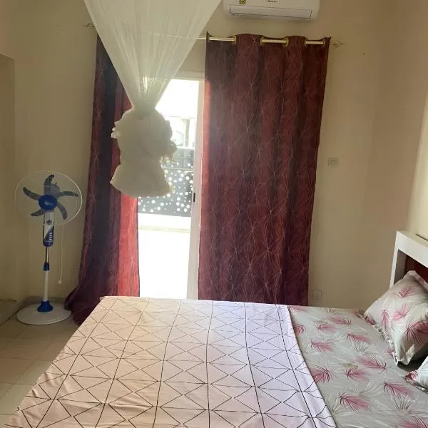 Keur Massar Tolou Laye WADE, hotel in Niadyorane