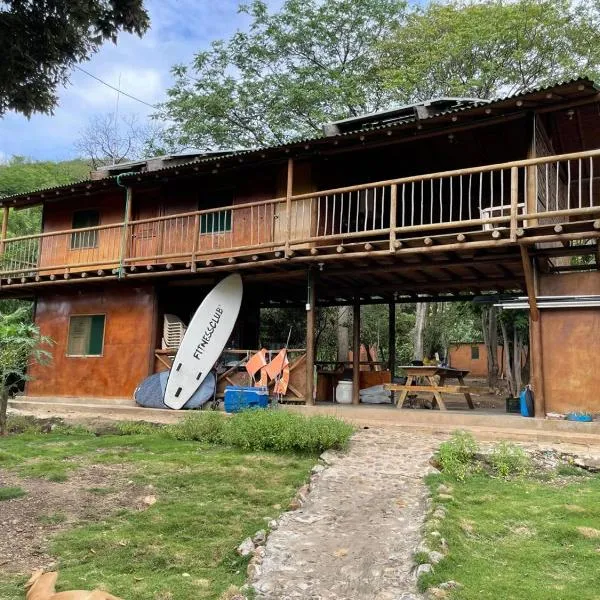 Rancho Cristal Beach, hôtel à Santa Marta
