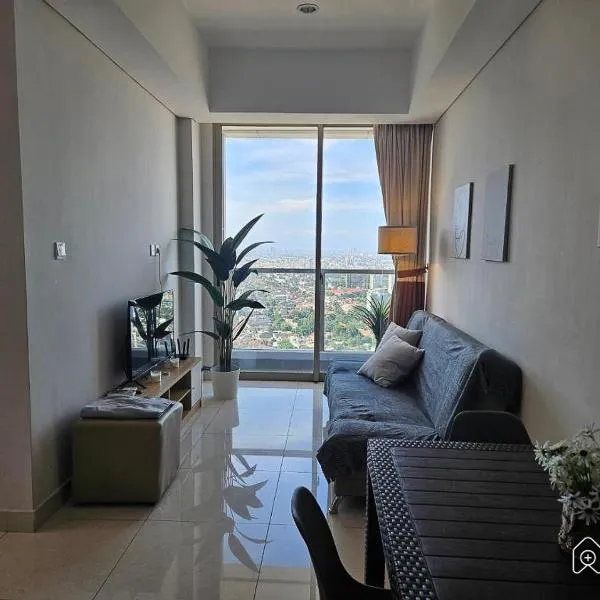 3BR Flat in Taman Anggrek Residence, hotel in Jakarta