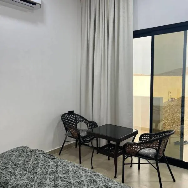 استراحة ملك, hotel en Junayz al Janūbī