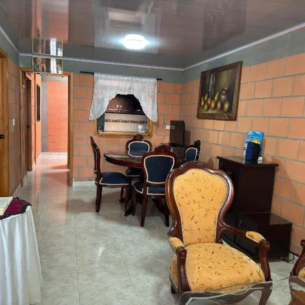 Casa Familiar de la villa, ξενοδοχείο σε Salento