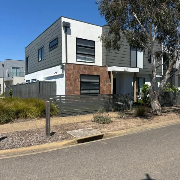 Sanary a modern beach home in Martha Cove, hotel v destinaci Safety Beach