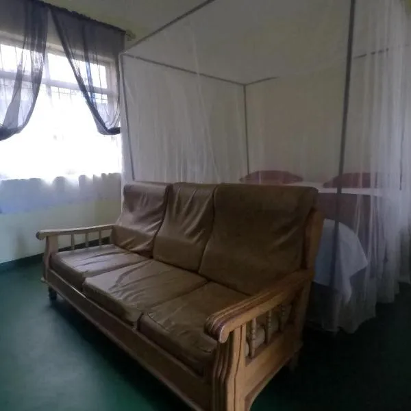 East Homestay, hotel in Boma la Ngombe