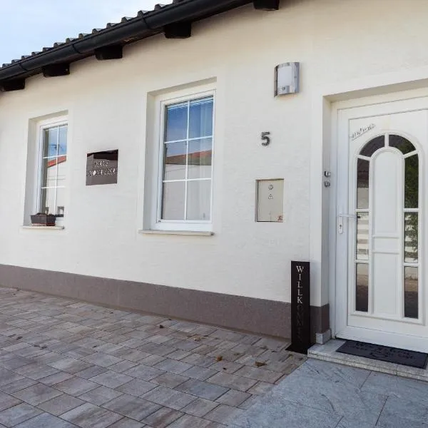 Charmantes Haus -Nähe Parndorf-Neusiedl-Wien-HU-SK, hotel in Bruck an der Leitha