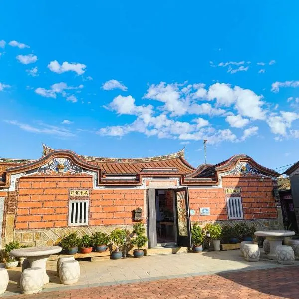 湖峰古厝民宿, hotel v destinaci Jinning