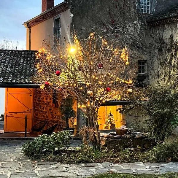 la Cour Carrée, hôtel à Perrier