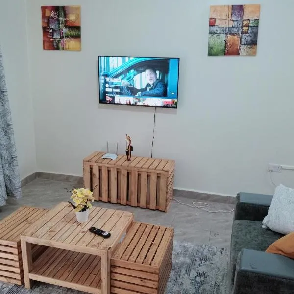 Royal Stay, Hotel in Kira