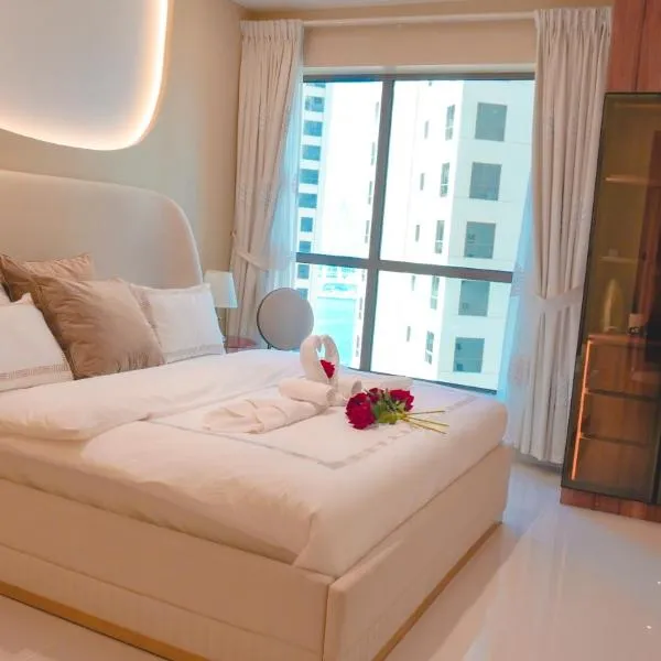 USMANS 3 Bedroom Apartment all Rooms Sea View Direct Beach Access Daily HOUSEKEEPING JBR, hotel in Dubai