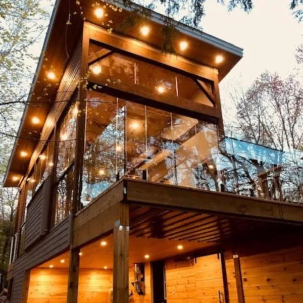 Muskoka Charm Beautiful four bedroom cottage, hotel in Gravenhurst