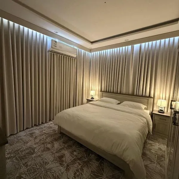 شقه مفروشه 2 قريبه من المطار, hotell i Tabuk