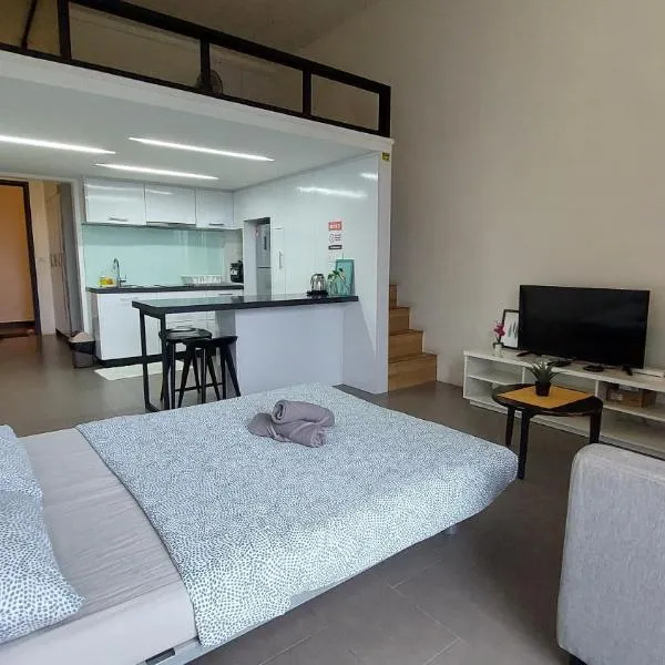 KL Sentral Loft , EST Bangsar #2, LRT, hotel in Kuala Lumpur