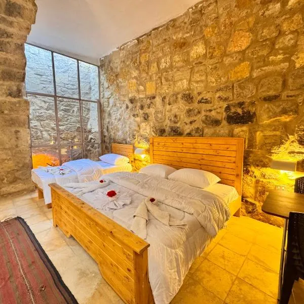 family home Lodge, hotel in Dana