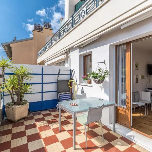Studio with large terrace sea view 4th floor, hotel in Nice