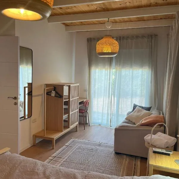 Aviner Guest house 80m- Without garden, hôtel à Moshav Ramot