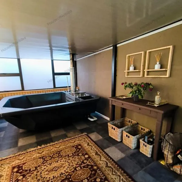 House of Nyibiba, viešbutis mieste Vosloorus