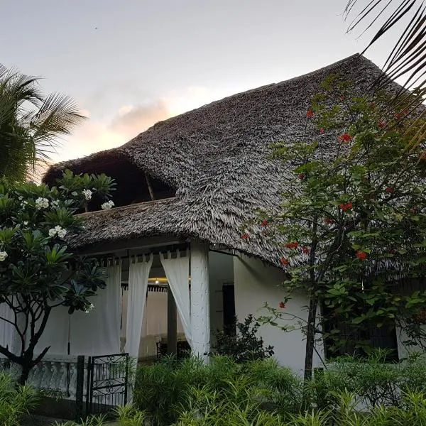 The Foxy Nests of Karibuni - Villa 184 & 145, hotel v destinaci Mambrui