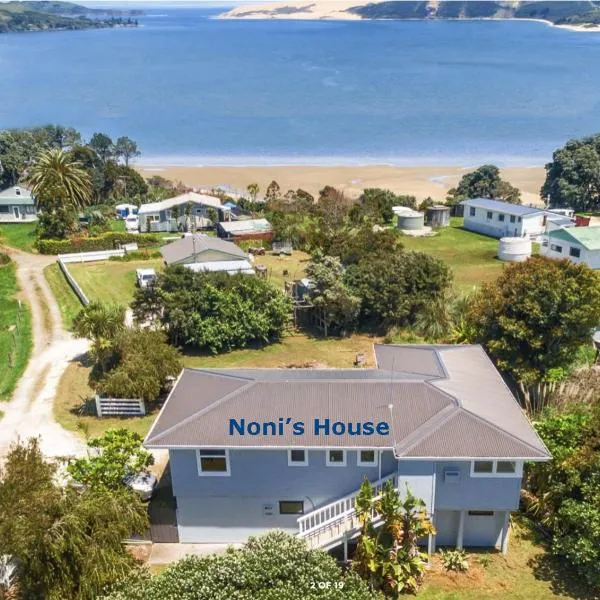 'Noni's House' Coastal Opononi Hokianga، فندق في أوبونوني
