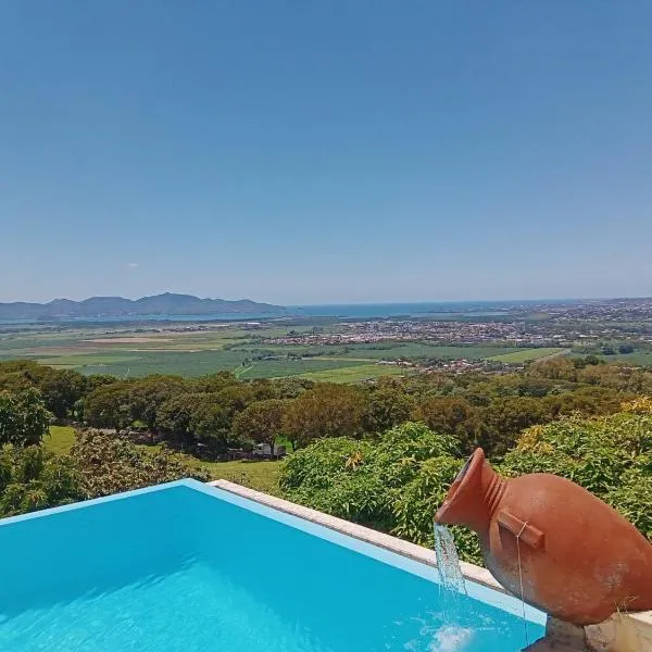 Martinique vue d'exception et piscine、ル・ラモトンのホテル