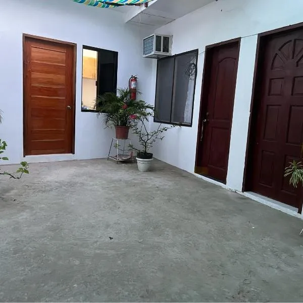 GJES Lodge AND GUESTHOUSE, hotel in Moalboal