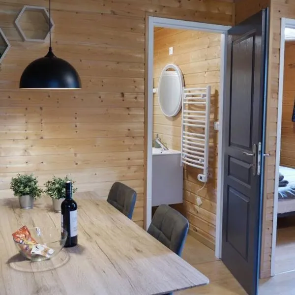 Camping & Chalets La Santoire, hotel v destinaci Saint-Bonnet-de-Condat