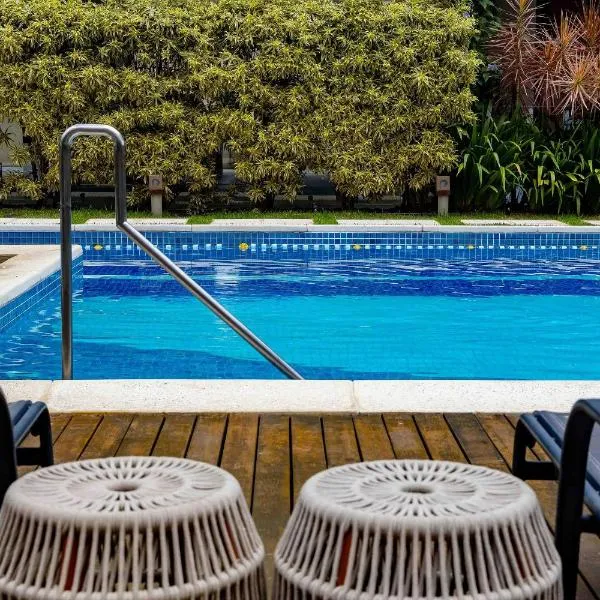 Apartamento de Luxo em Condo com Piscina e Jacuzzi - Boulevard Bombinhas, hotel in Bombinhas