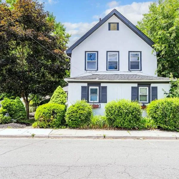 Two-Bedroom Home 25 min to NYC free parking-UNIT-2, hotel v destinaci Teaneck