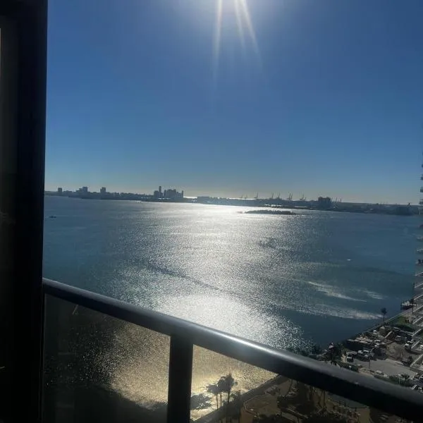 Penthouse 2 stroy 2 bedroom water views to share, hotel em Miami