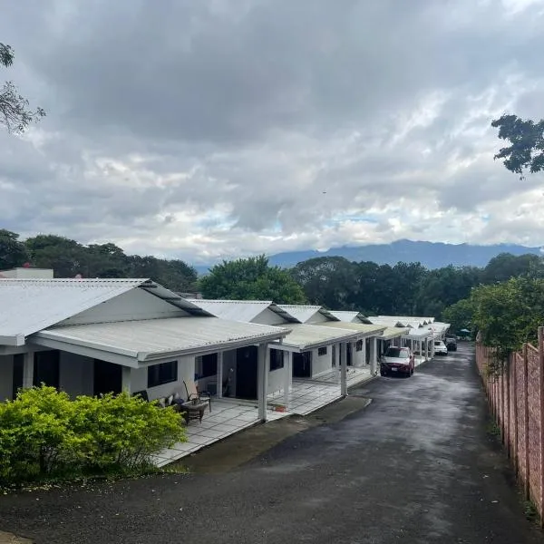 Around Juan Santa María, hôtel à Alajuela