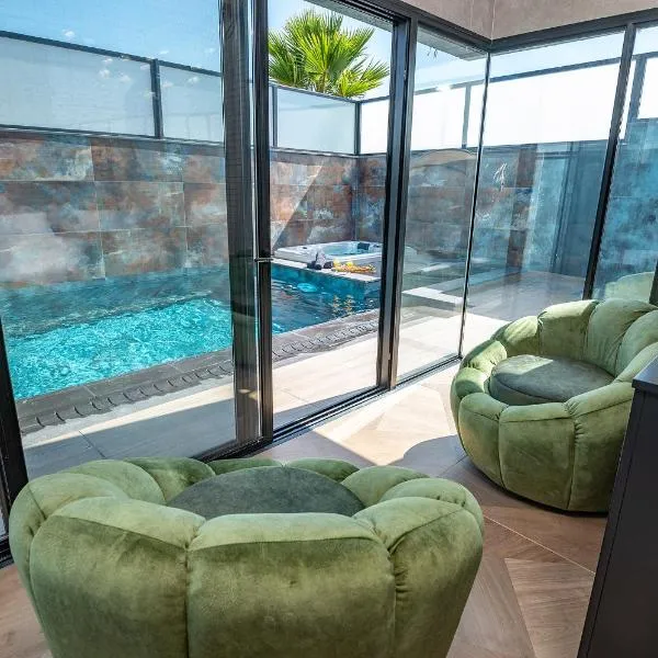 Naomi Boutique Suites, hotel in Netu'a