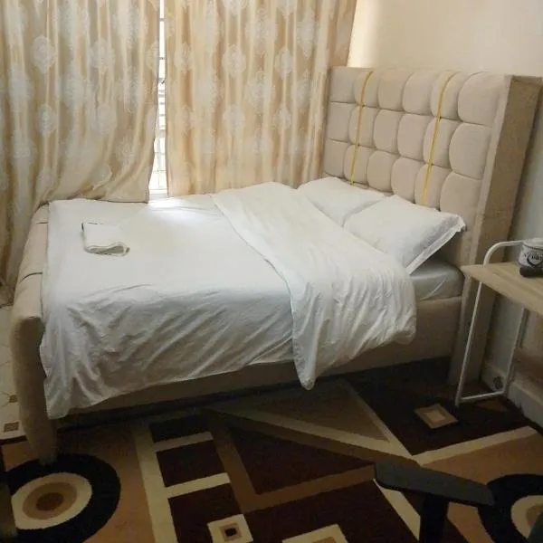 Classy Spacious Studio - Waiyaki Way, hotel in Rungiri