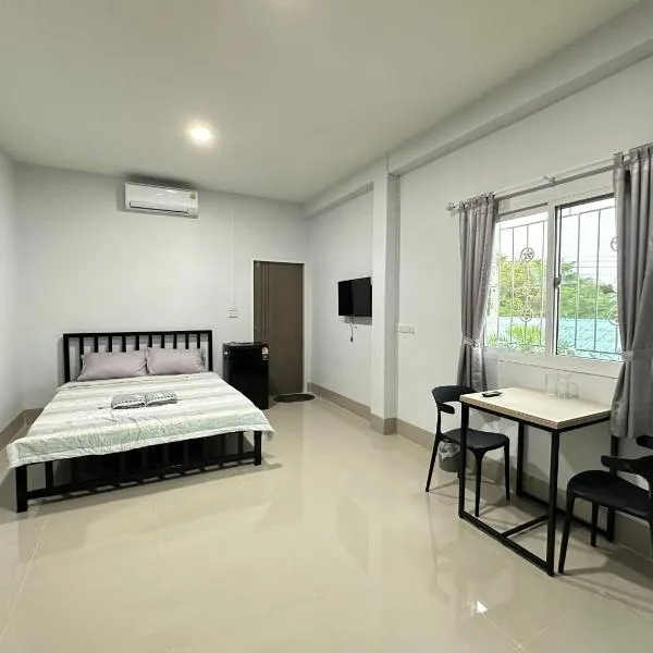 LikeHome สมุทรสาคร ปากทางแพ้ว、Ban Khlong Suのホテル