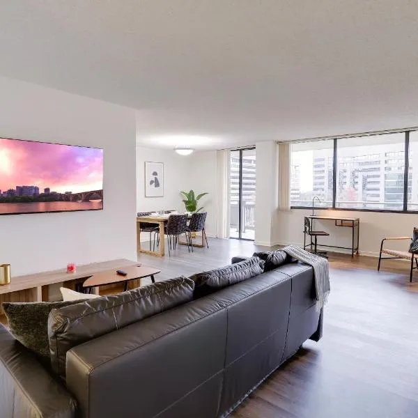 Convenient Apartment near Metro in Crystal City, hotel in Arlington