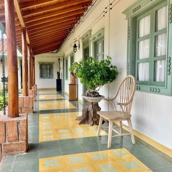 Hotel Nuss, hotel in San Roque