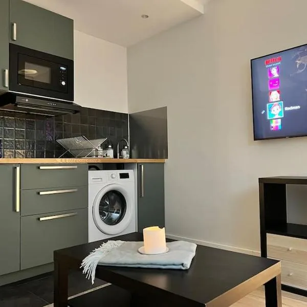 Studio Buttes Chaumont refait à neuf, hotel v Paříži