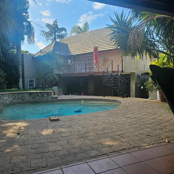 Amo's Place, Hotel in Mbombela