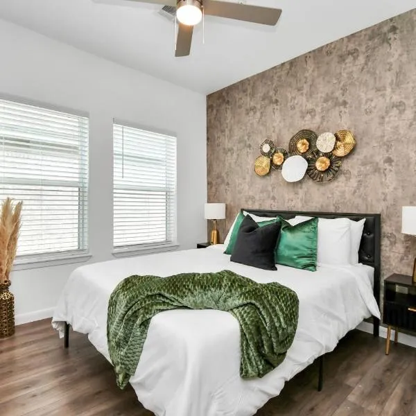 Serenity Studios - Near Med Center & Museum District，位于休斯顿的酒店