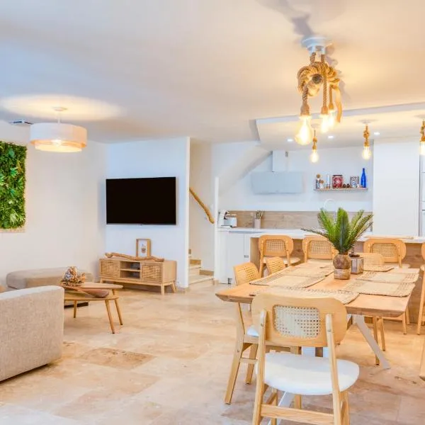 Au coeur de la Citadelle parking, hotel in Aigues-Mortes