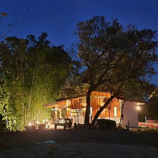 Hug Bolaven Homestay and Camping, hotel in Ban Nongpèn