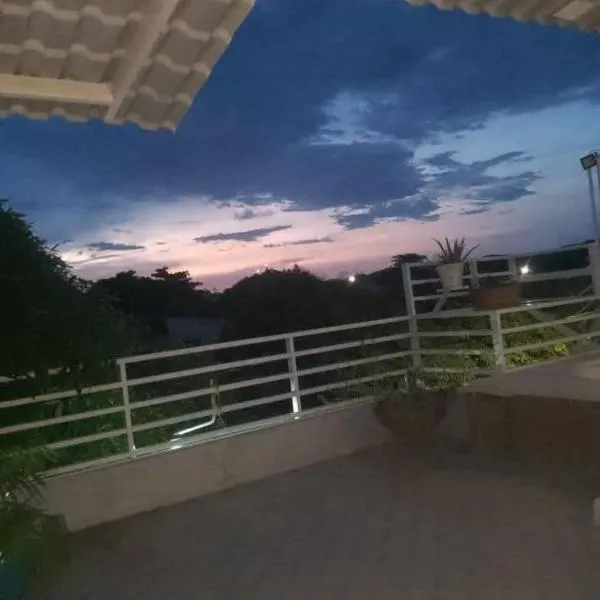 Hotel Cra17a21a avenida 22 cerca a escenario deportivos iglesias y clinicas, ξενοδοχείο στη Σάντα Μάρτα