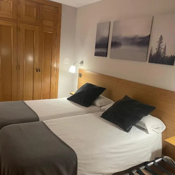 Aparthotel El Serch, hotel in Andorra la Vella