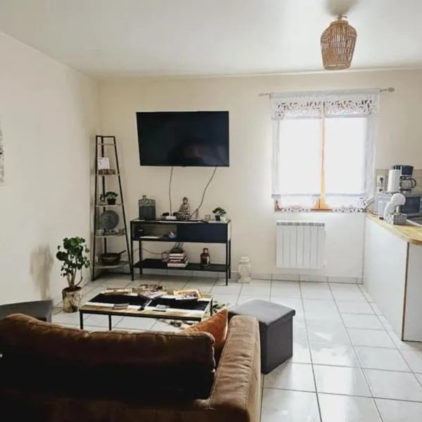 Appartement, deux chambres，Bellegarde-du-Loiret的飯店