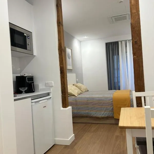 Apartamentos Gravina, hotel in Madrid