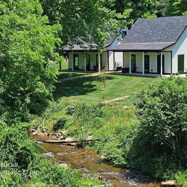 Life's Good Creek Side Retreat, hotel in Brevard