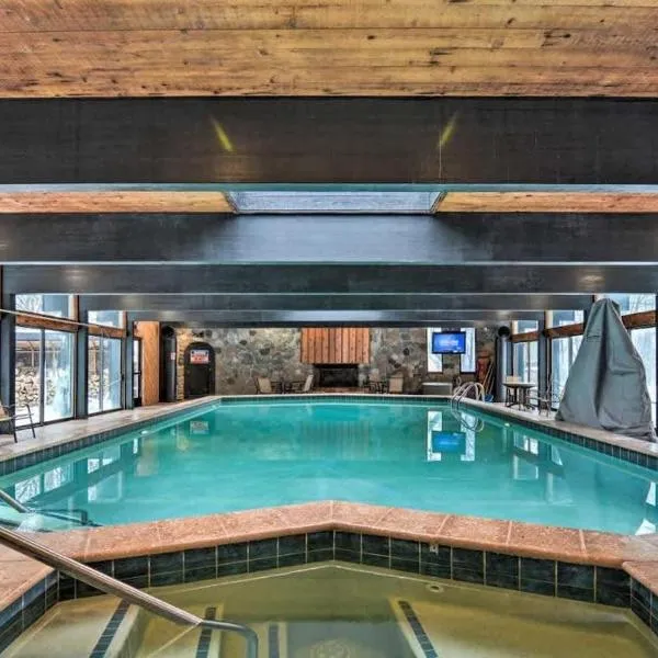 Top Floor Luxury, Sauna, Private Pool, Lake Bellaire Beach, 5 beds, 4 full bath, hotell sihtkohas Bellaire