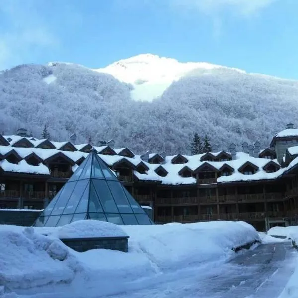 Bilocale nel Resort con terrazzo - Val di Luce, hotel in Abetone