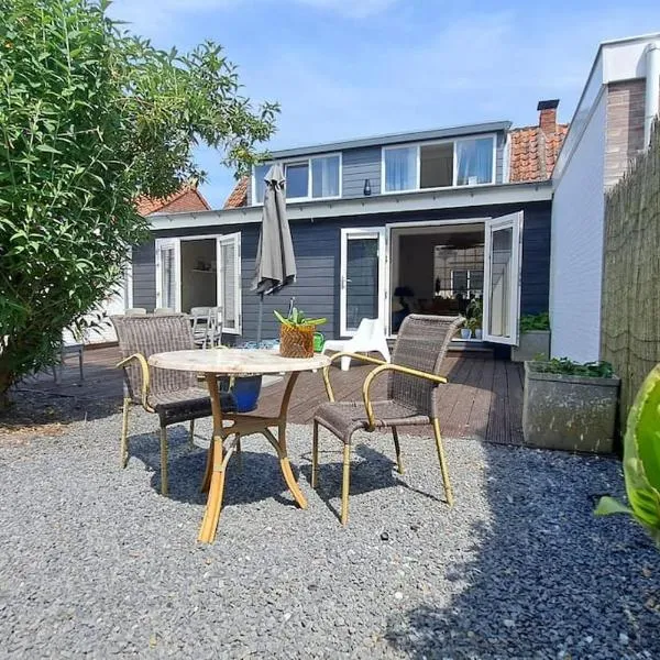 Family home with garden, center Middelburg, Hotel in Middelburg