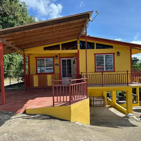 La Casita Amarilla en Utuado, Puerto Rico，Utuado的飯店