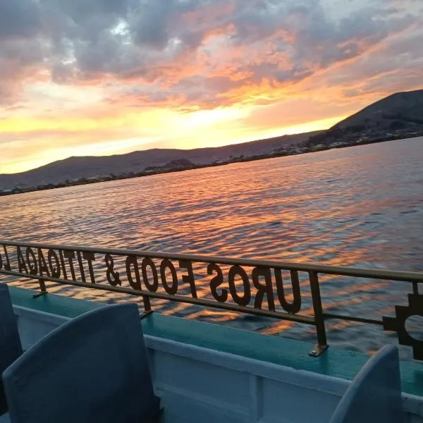 Urosfood & Titiqaqa Lodge, khách sạn ở Uros