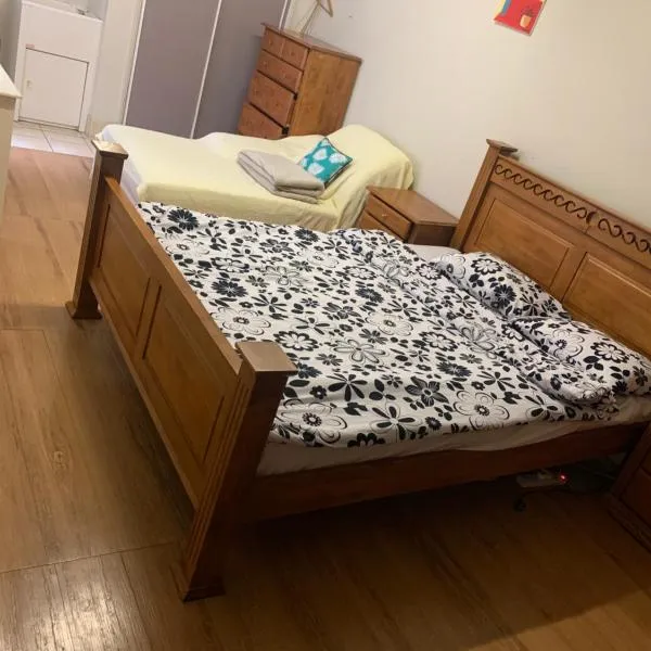 Private room, hotel in Gold Coast